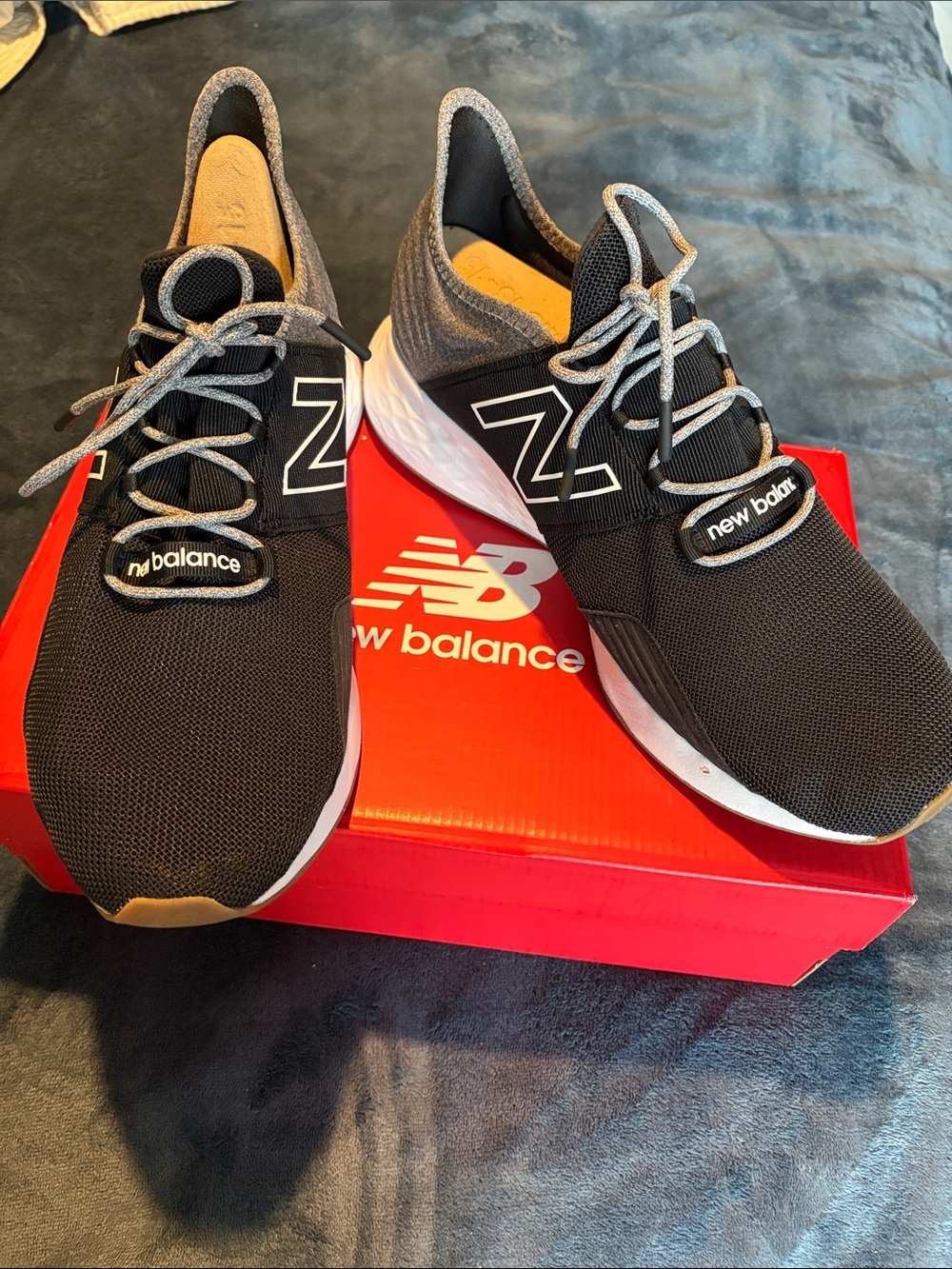 New Balance Black & Gray Slip-On Lace Sneakers 2E MROAVTK
Size:14
Wide Large